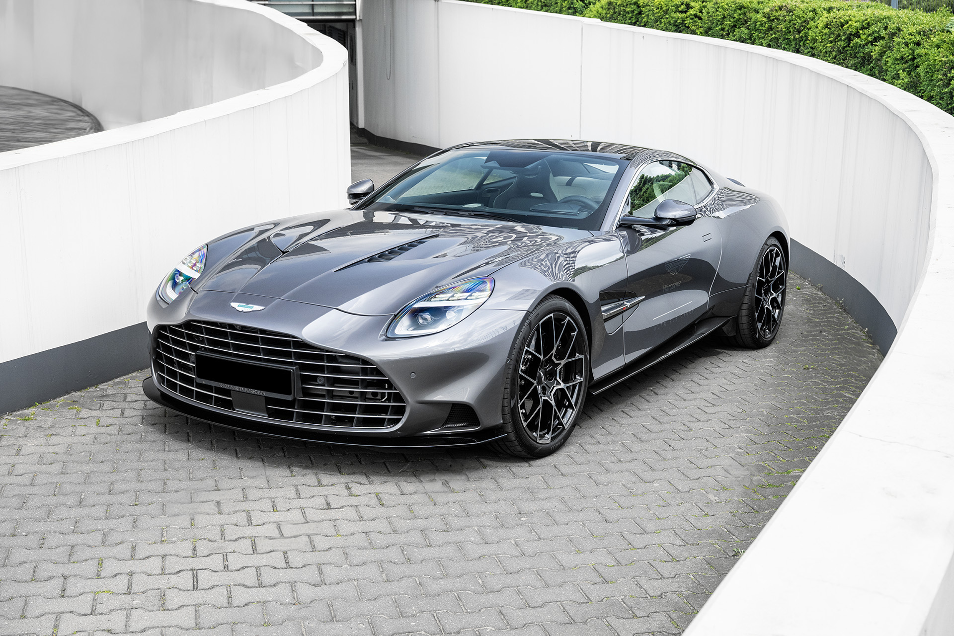 Aston Martin Vanquish (Q Casino Royale)