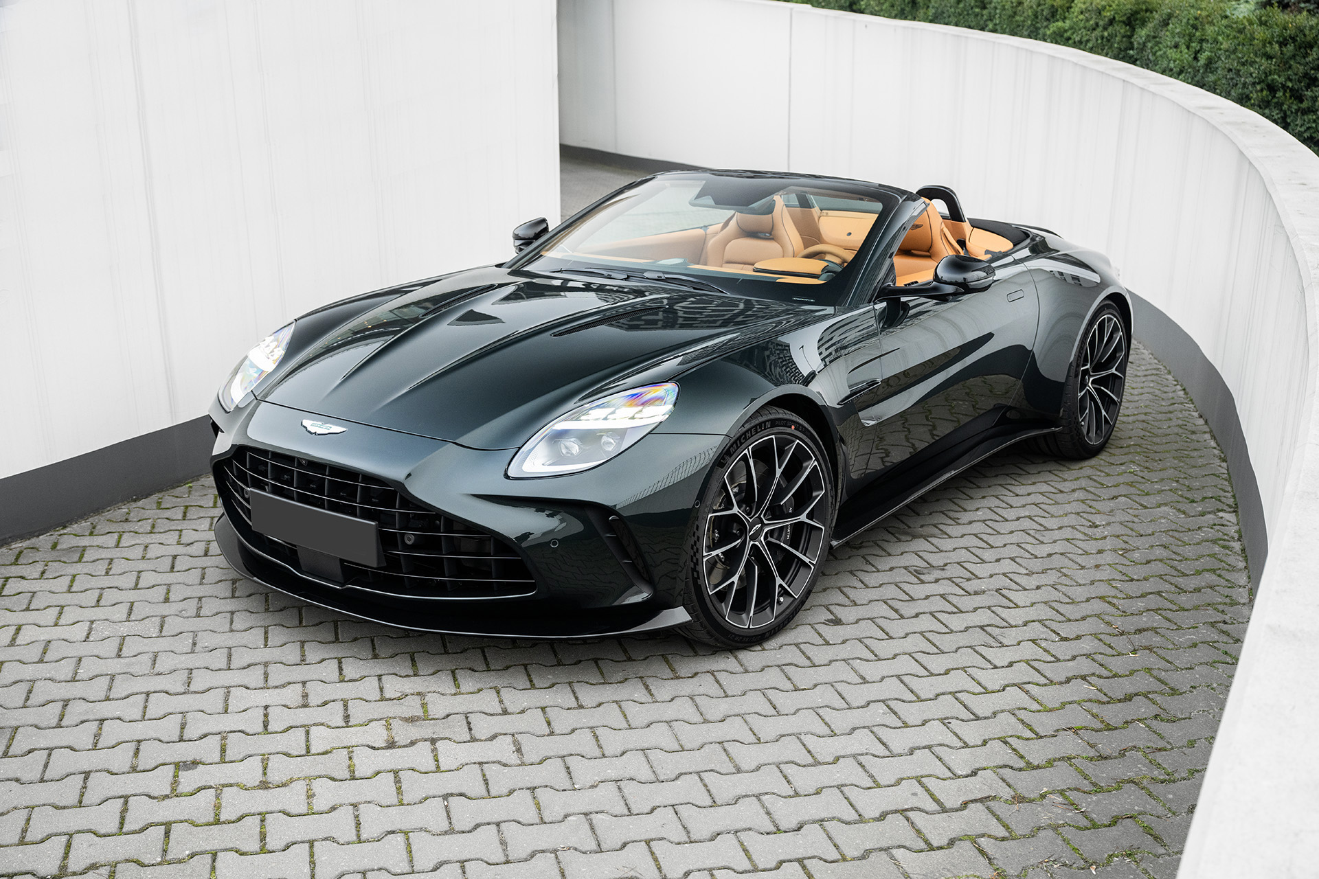 Aston Martin Vantage Roadster (Ghilies Green)