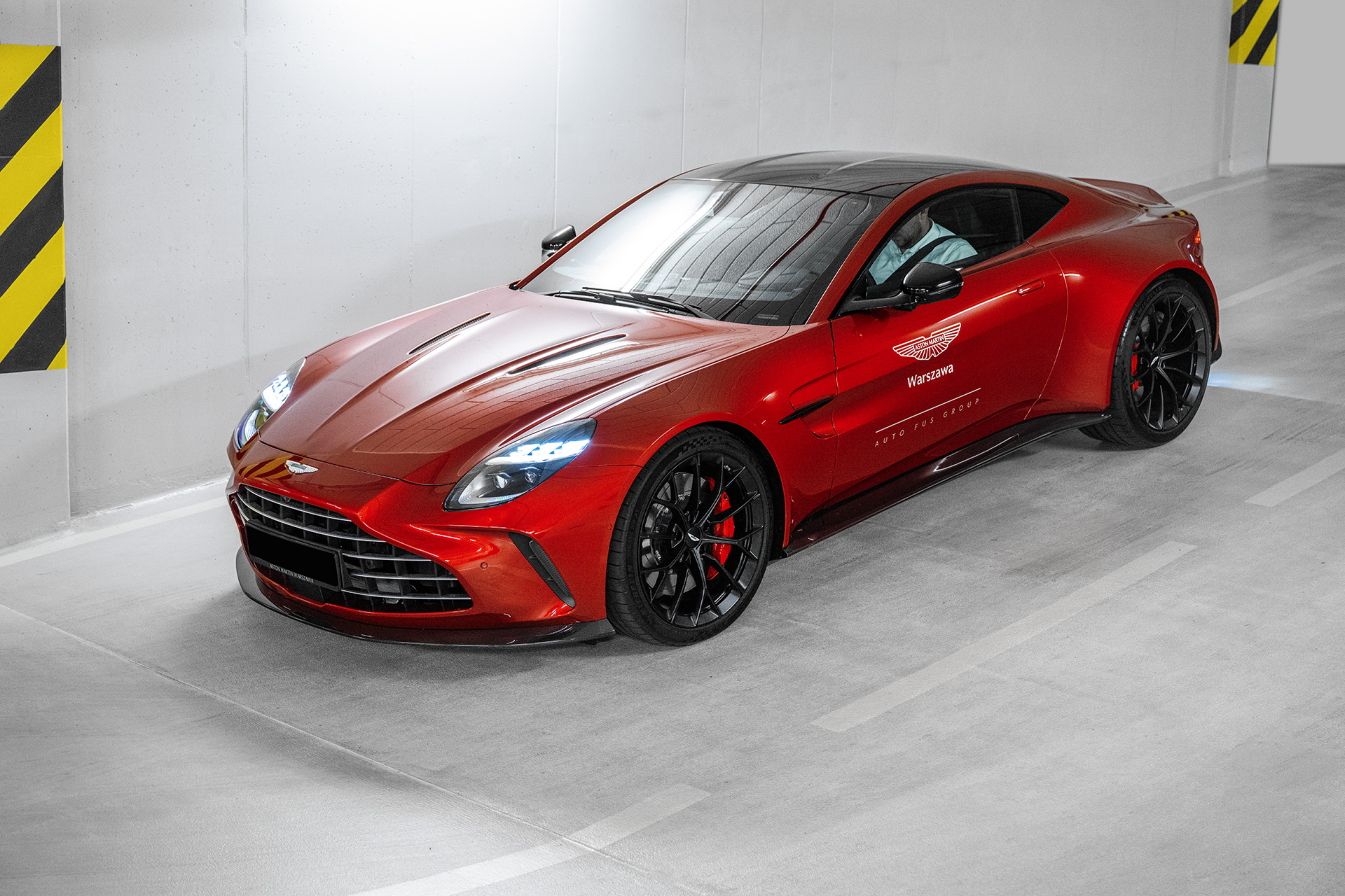 Aston Martin Vantage (Supernova Red)