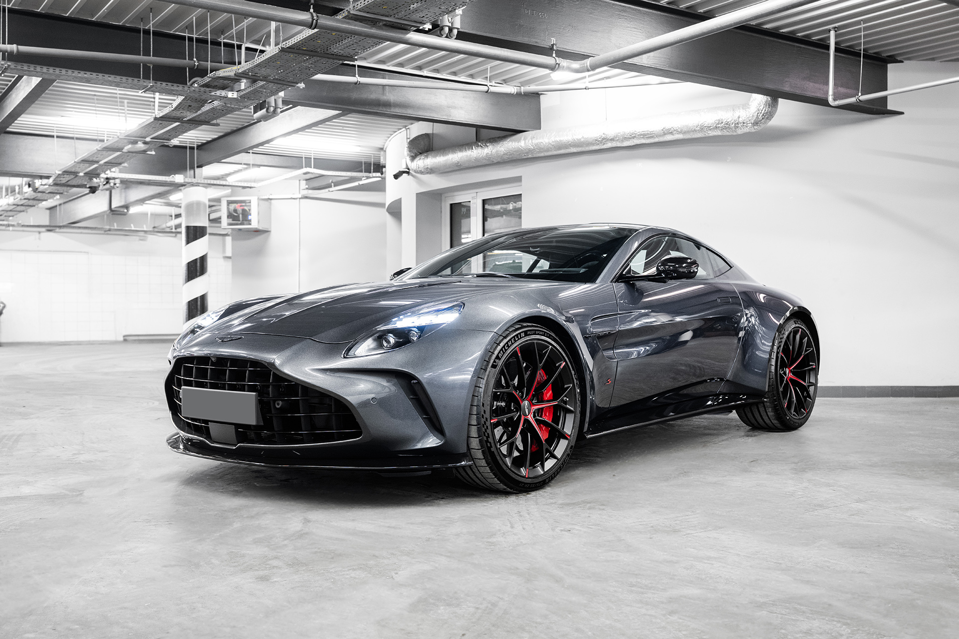 Aston Martin Vantage S (Xenon Grey)